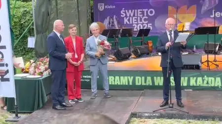Ryszard Pomorski otrzymuje Medal Gloria Artis