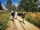 Podczas chodzenia można posiedzieć i postać